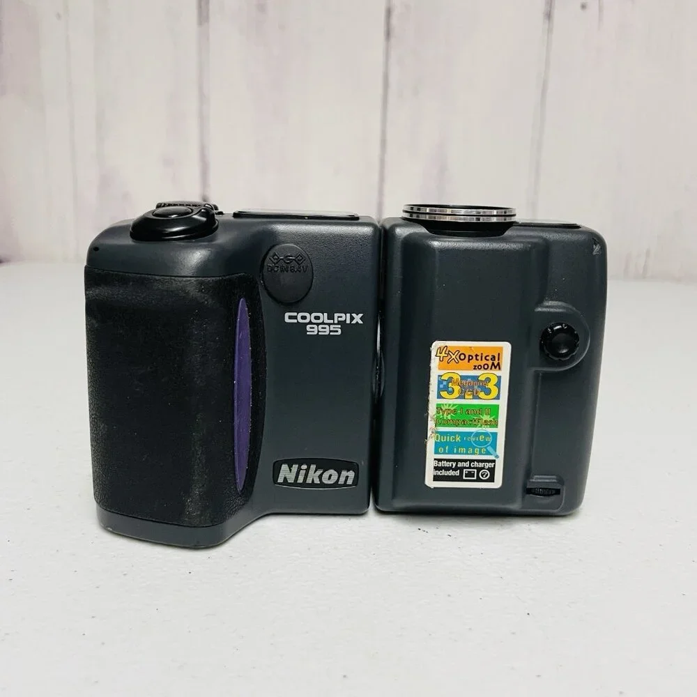 Nikon COOLPIX 995 3.2MP Digital Camera Black